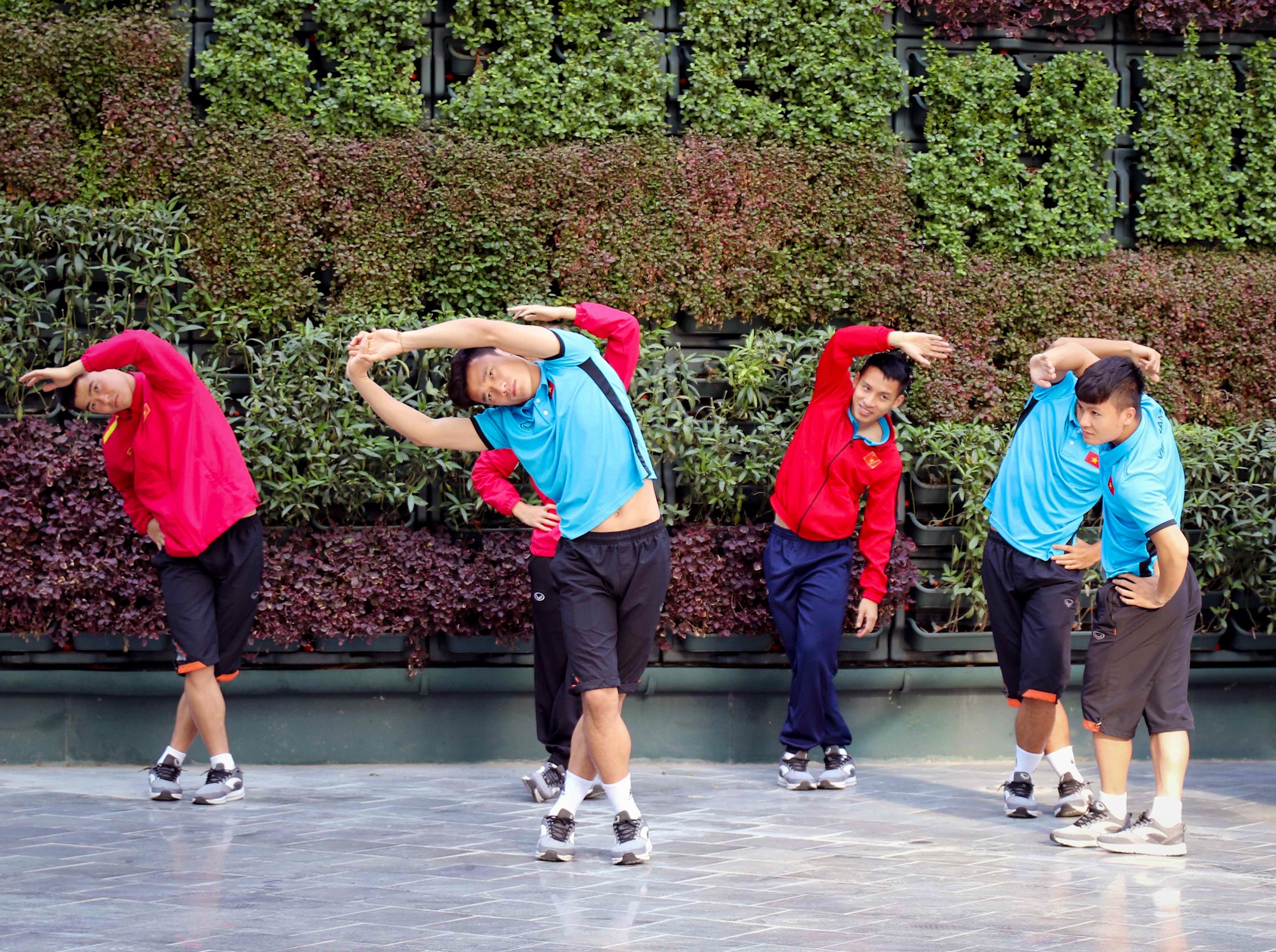 Tuyển Việt Nam hào hứng tập nhẹ ở Qatar ảnh 4 Tuyen Viet Nam hao hung tap nhe o Qatar anh 4