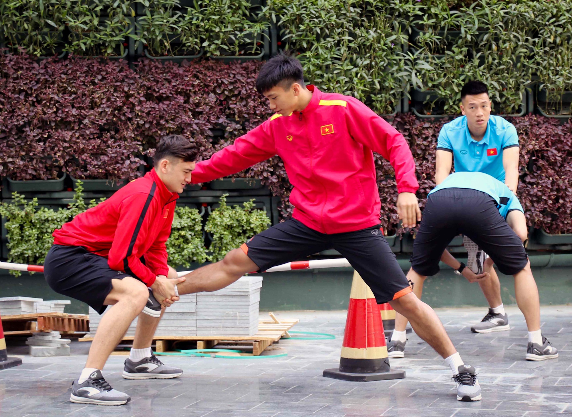 Tuyển Việt Nam hào hứng tập nhẹ ở Qatar ảnh 6 Tuyen Viet Nam hao hung tap nhe o Qatar anh 6