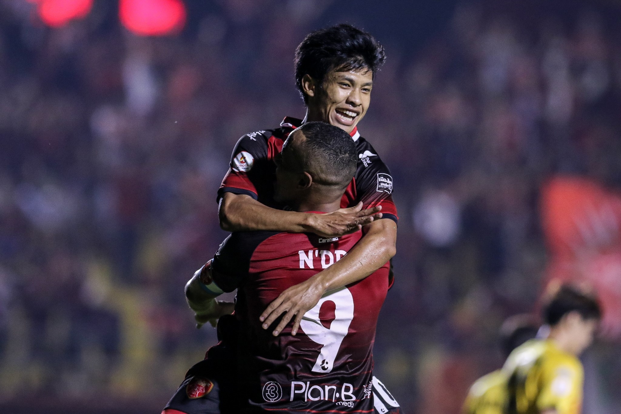 Tranh cãi Quang Hải xuất ngoại ảnh 5 Tranh cai Quang Hai xuat ngoai anh 5