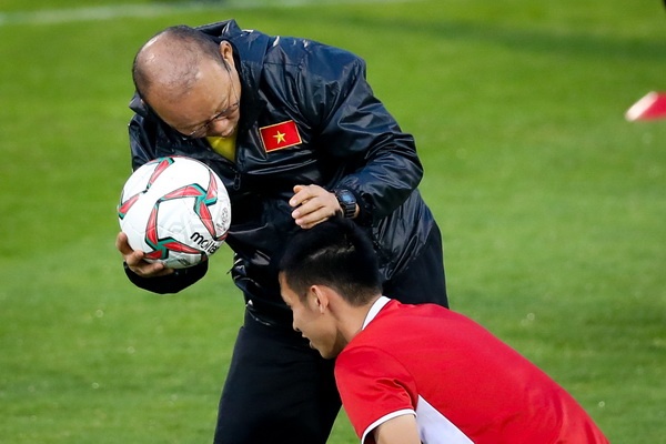 HLV Park Hang-seo cung tuyen Viet Nam san sang dau Iraq hinh anh