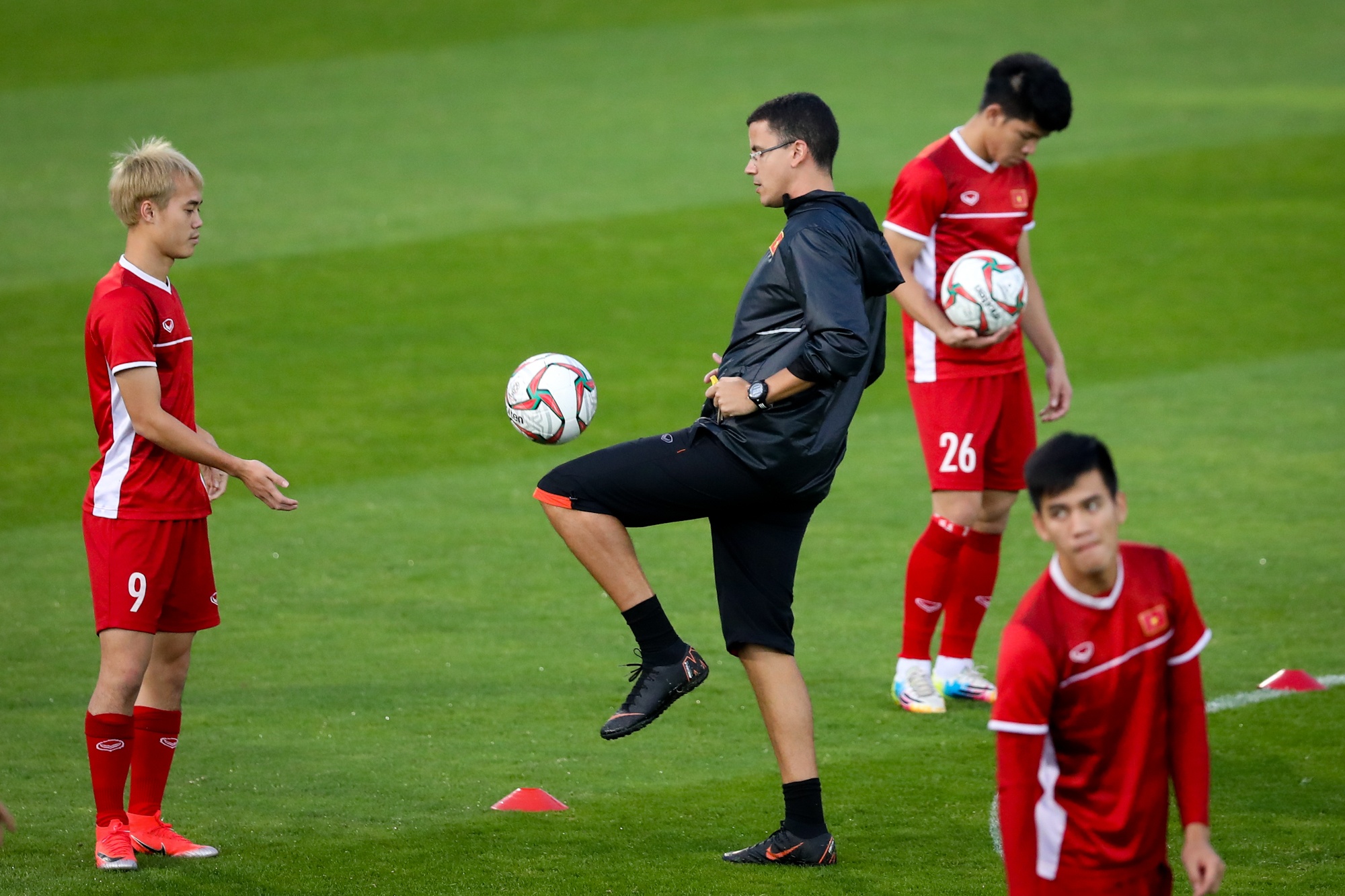 HLV Park Hang-seo xoa dau Hung Dung anh 3