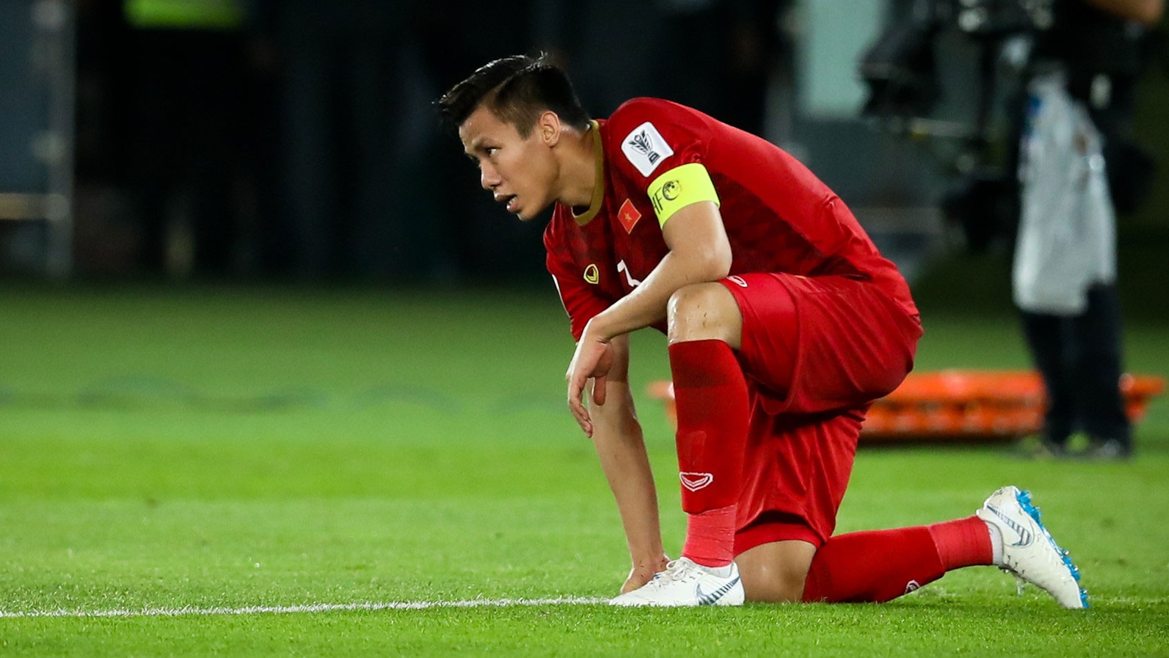 Que Ngoc Hai guc xuong sau that bai phut 90 o Asian Cup hinh anh