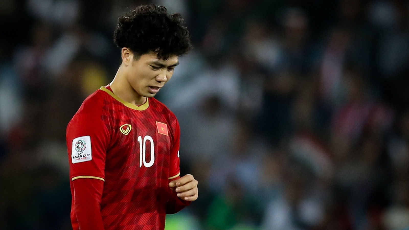 Cong Phuong cung tuyen Viet Nam thua tran dang tiec truoc Iraq hinh anh