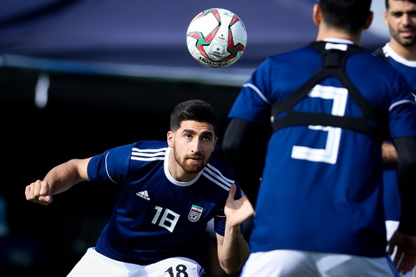 Ky nang bong bong dieu nghe cua cau thu Iran truoc tran gap Viet Nam hinh anh