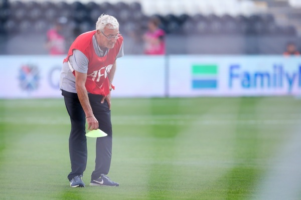 HLV Marcello Lippi xep dung cu cho tuyen Trung Quoc tap luyen hinh anh
