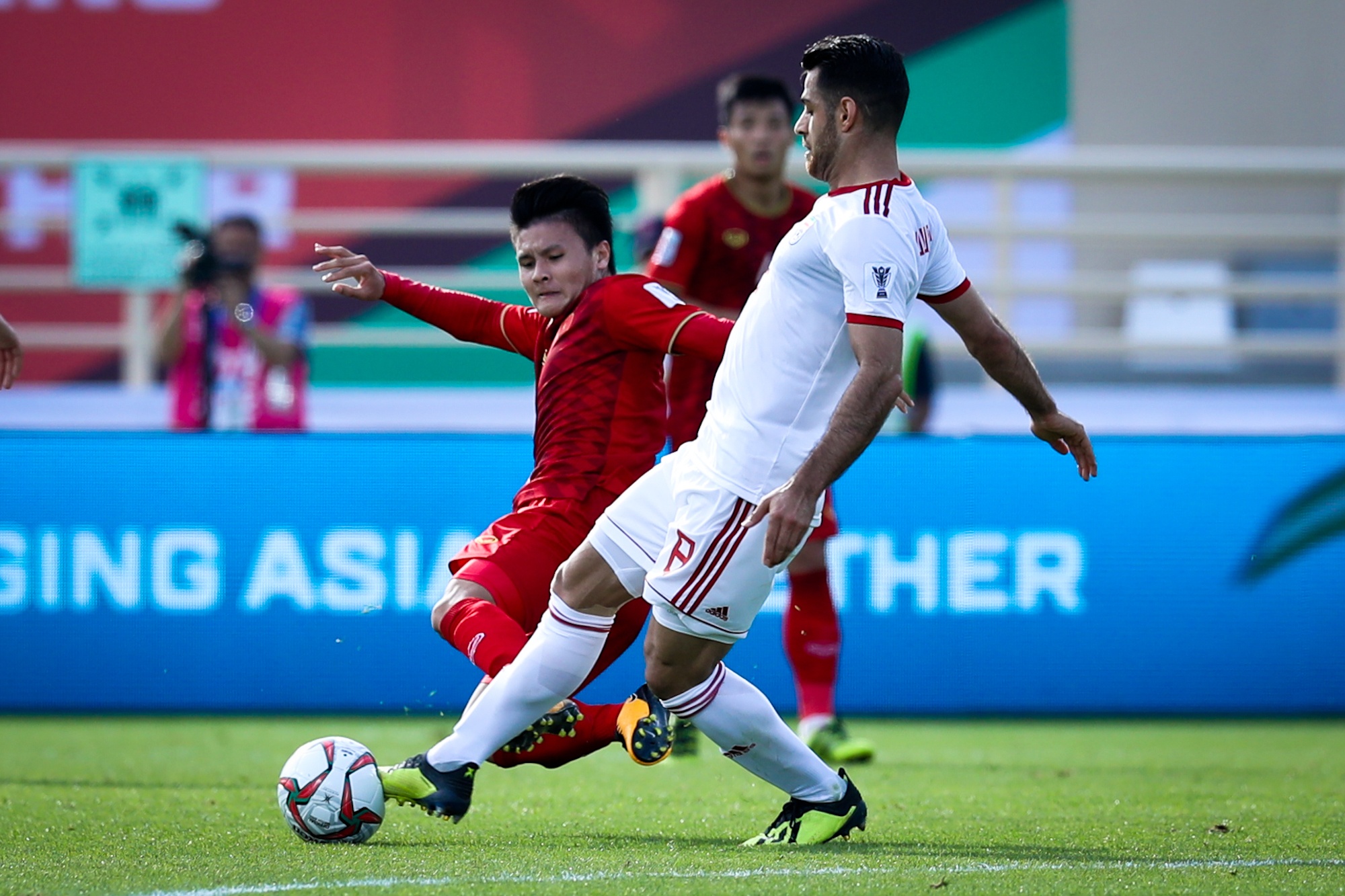 Vi Quang Hai,  thay Park va Queiroz tranh cai anh 12