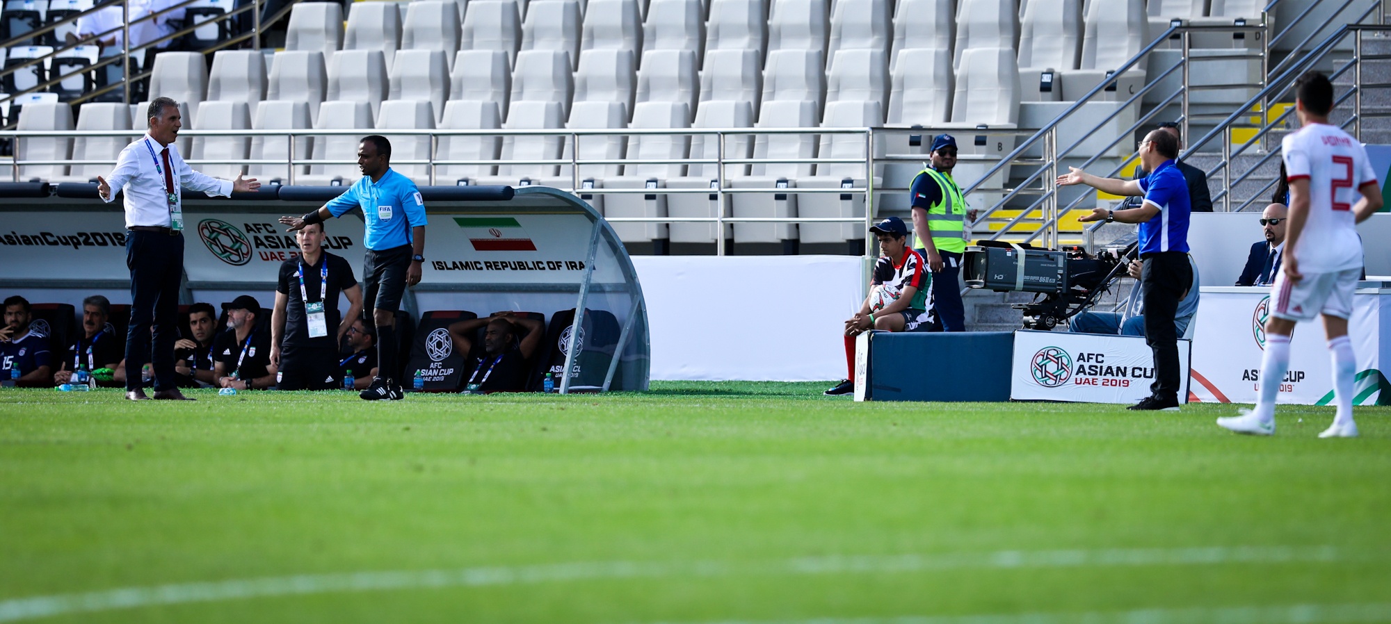 Vi Quang Hai,  thay Park va Queiroz tranh cai anh 5