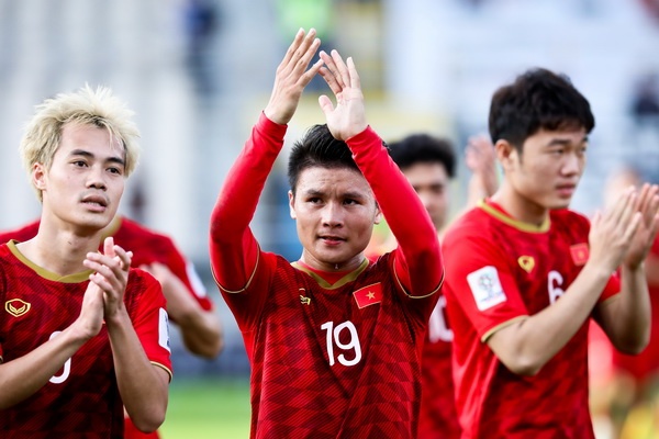 Vi Quang Hai, thay Park tranh cai voi HLV Queiroz lung danh hinh anh