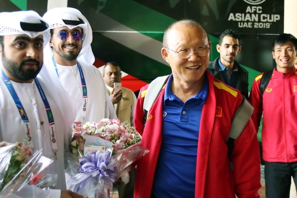 Tuyen Viet Nam da toi Al Ain, san sang chien dau cho co hoi nho nhat hinh anh