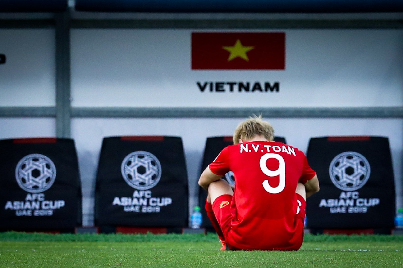 Xuan Truong tiep tuc di sau cung anh 10