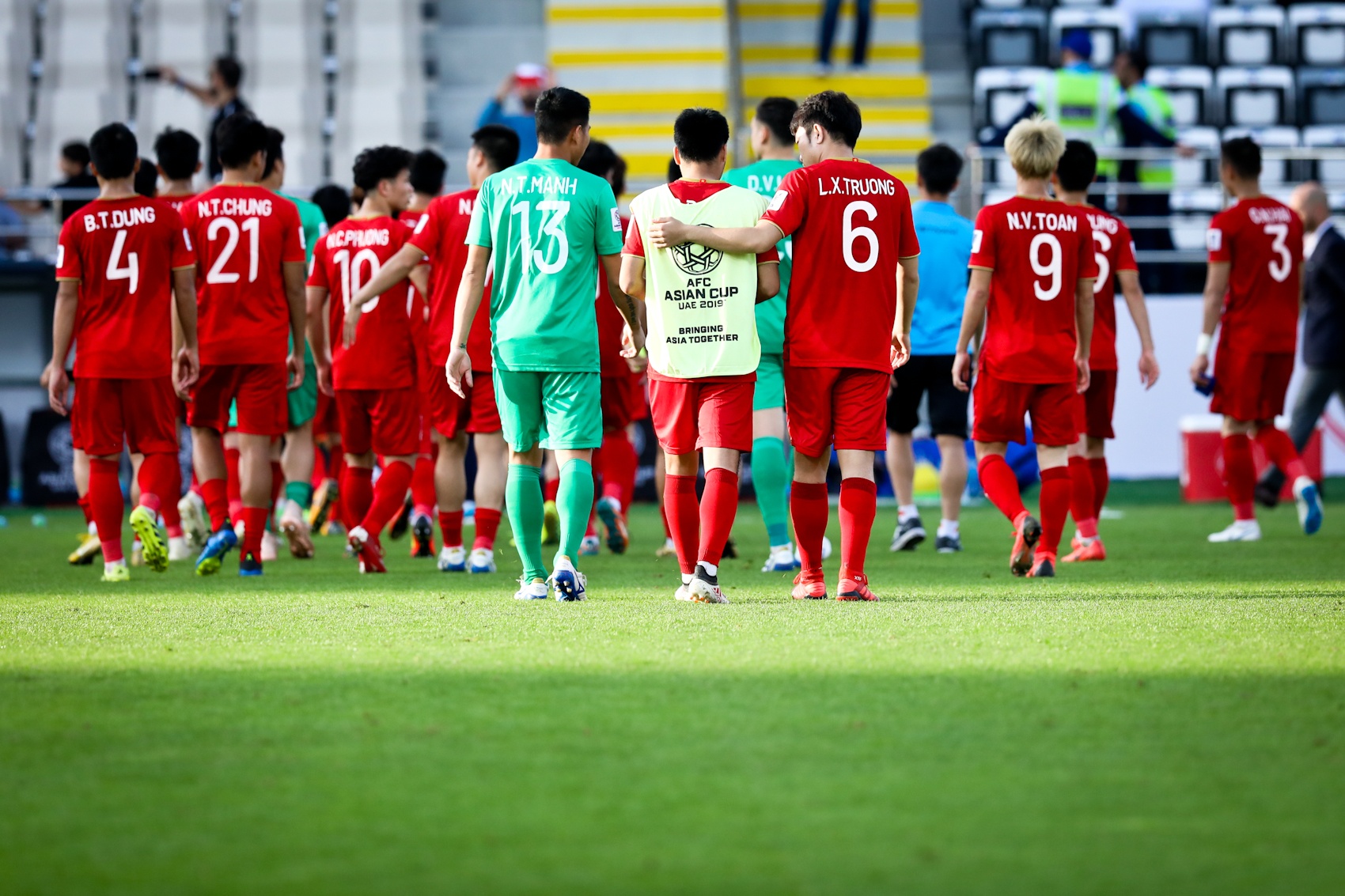 Xuan Truong tiep tuc di sau cung anh 8