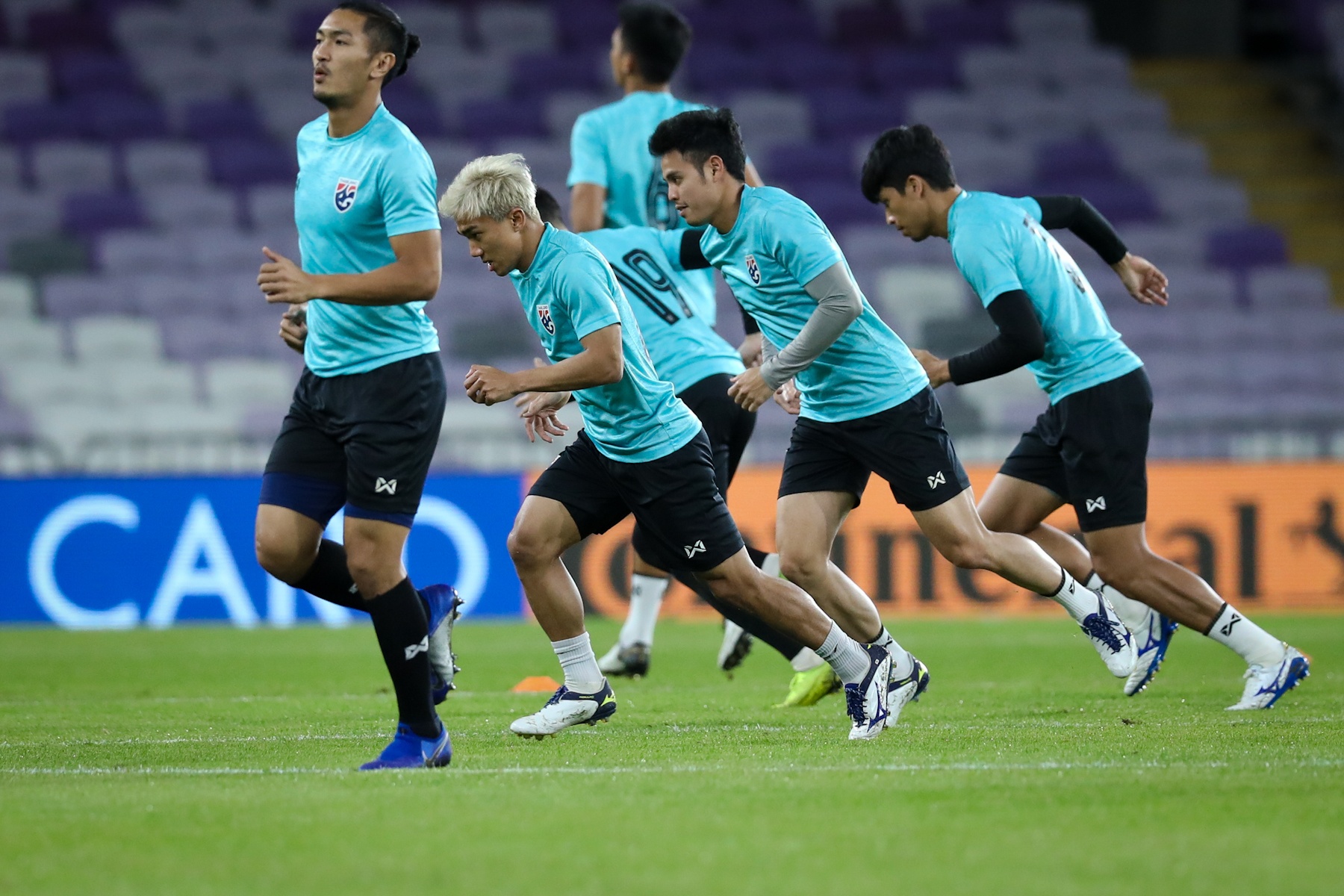 Messi Thai Lan cau nguyen truoc tran UAE anh 10