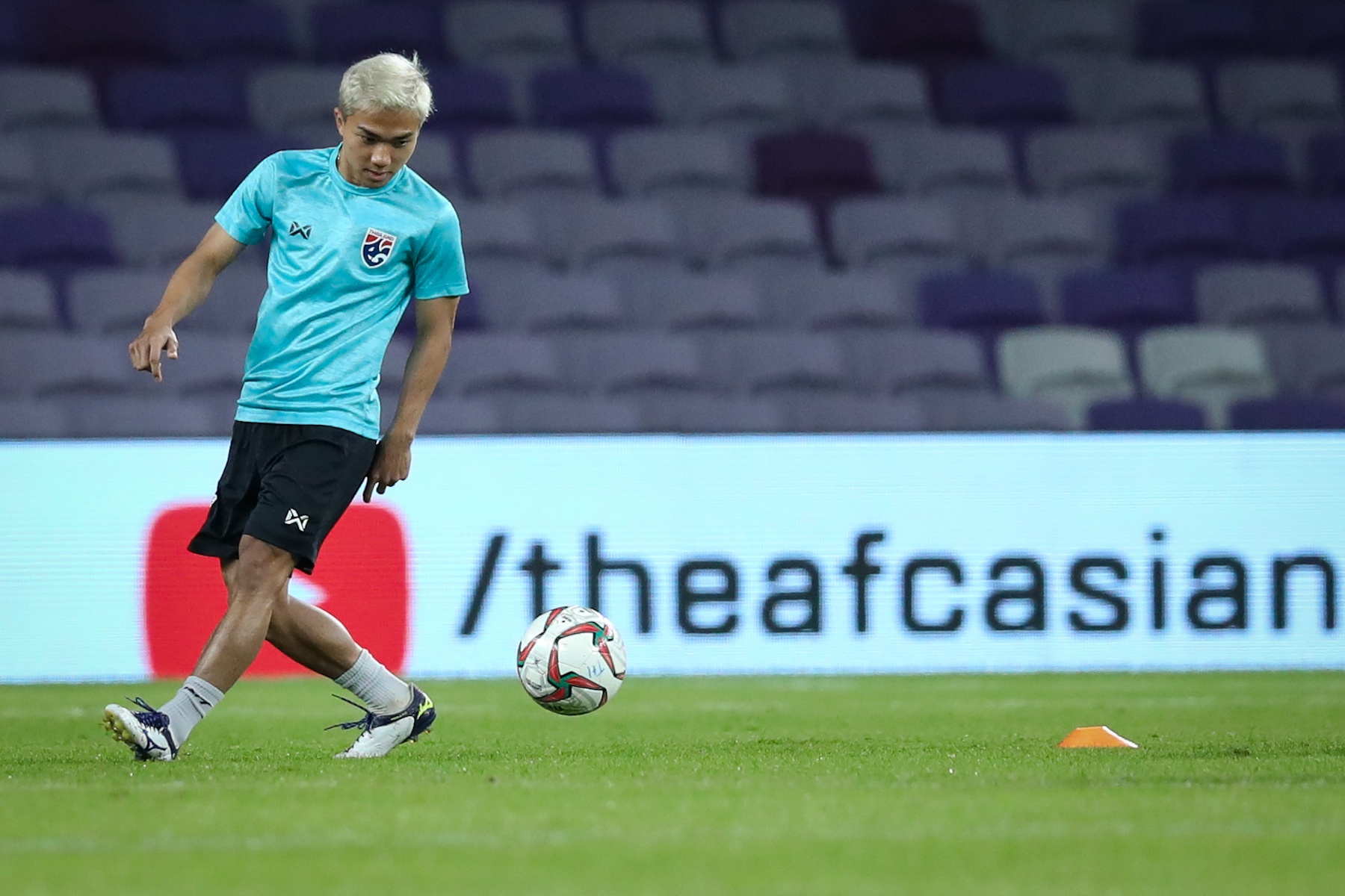 Messi Thai Lan cau nguyen truoc tran UAE anh 11