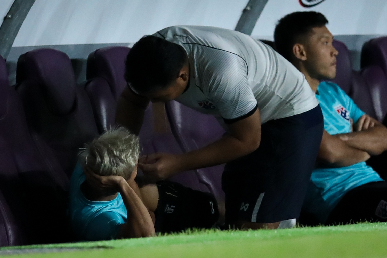 Messi Thai Lan cau nguyen truoc tran UAE anh 2