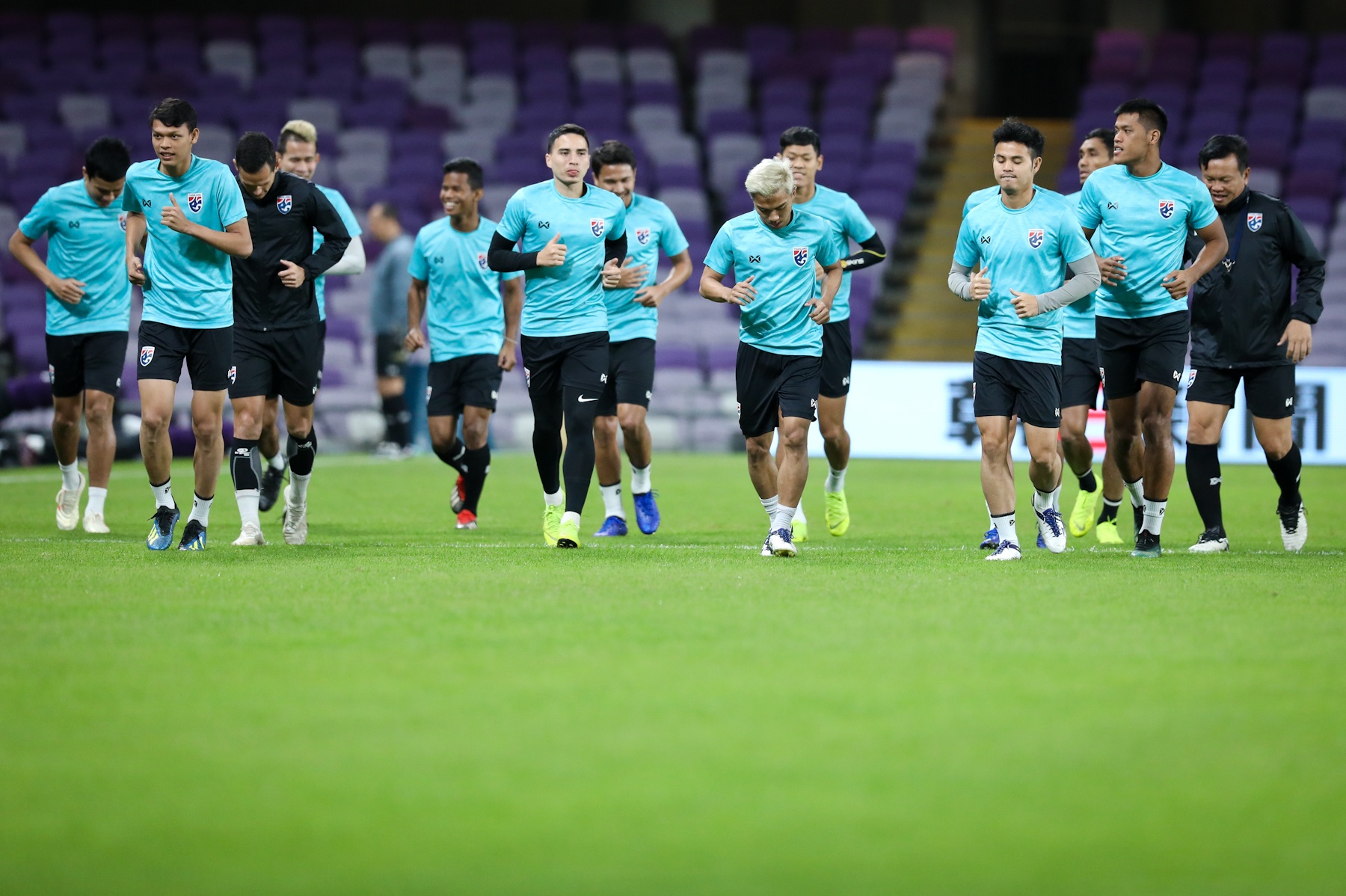 Messi Thai Lan cau nguyen truoc tran UAE anh 5