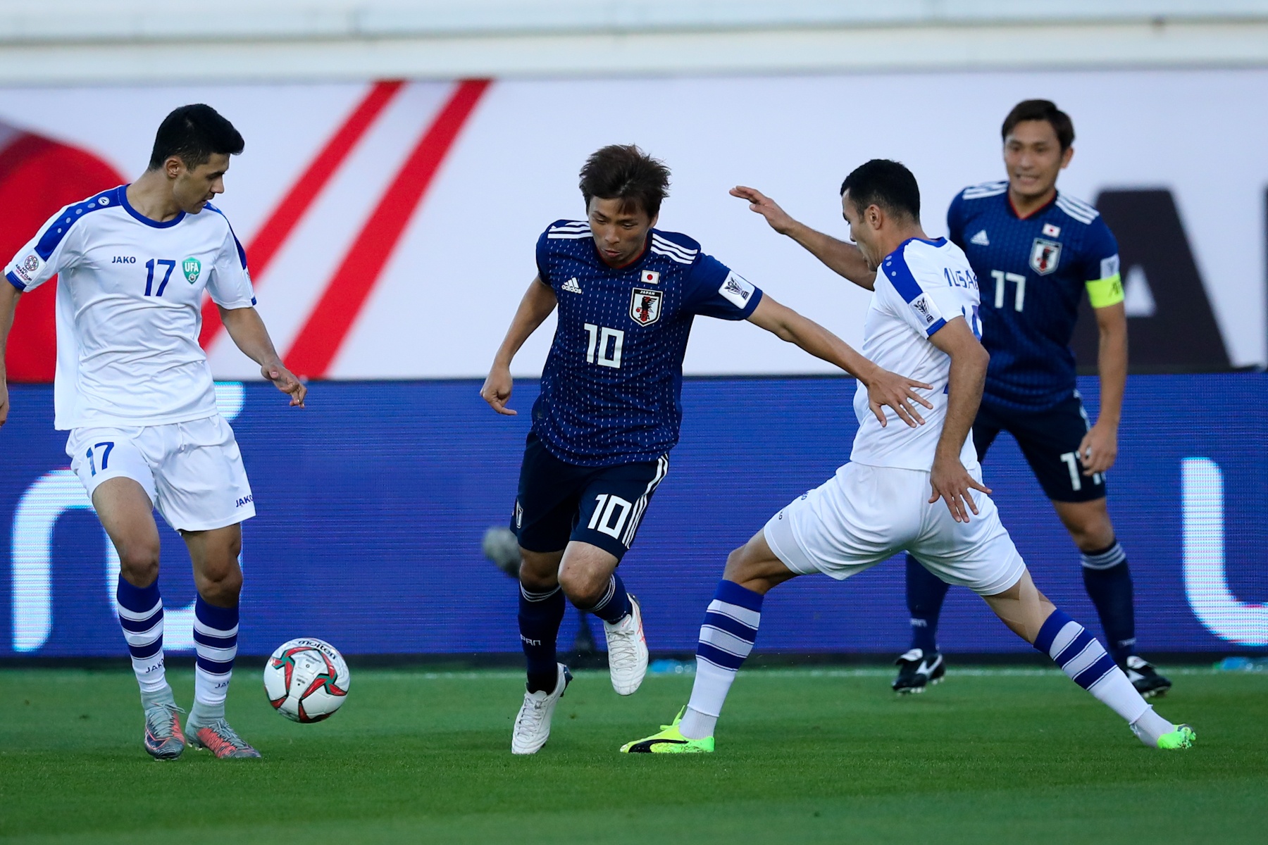 Hector Cuper noi gian vi Nhat Ban choi xau anh 1