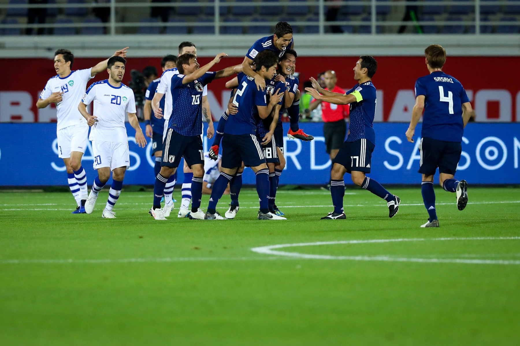 Hector Cuper noi gian vi Nhat Ban choi xau anh 5