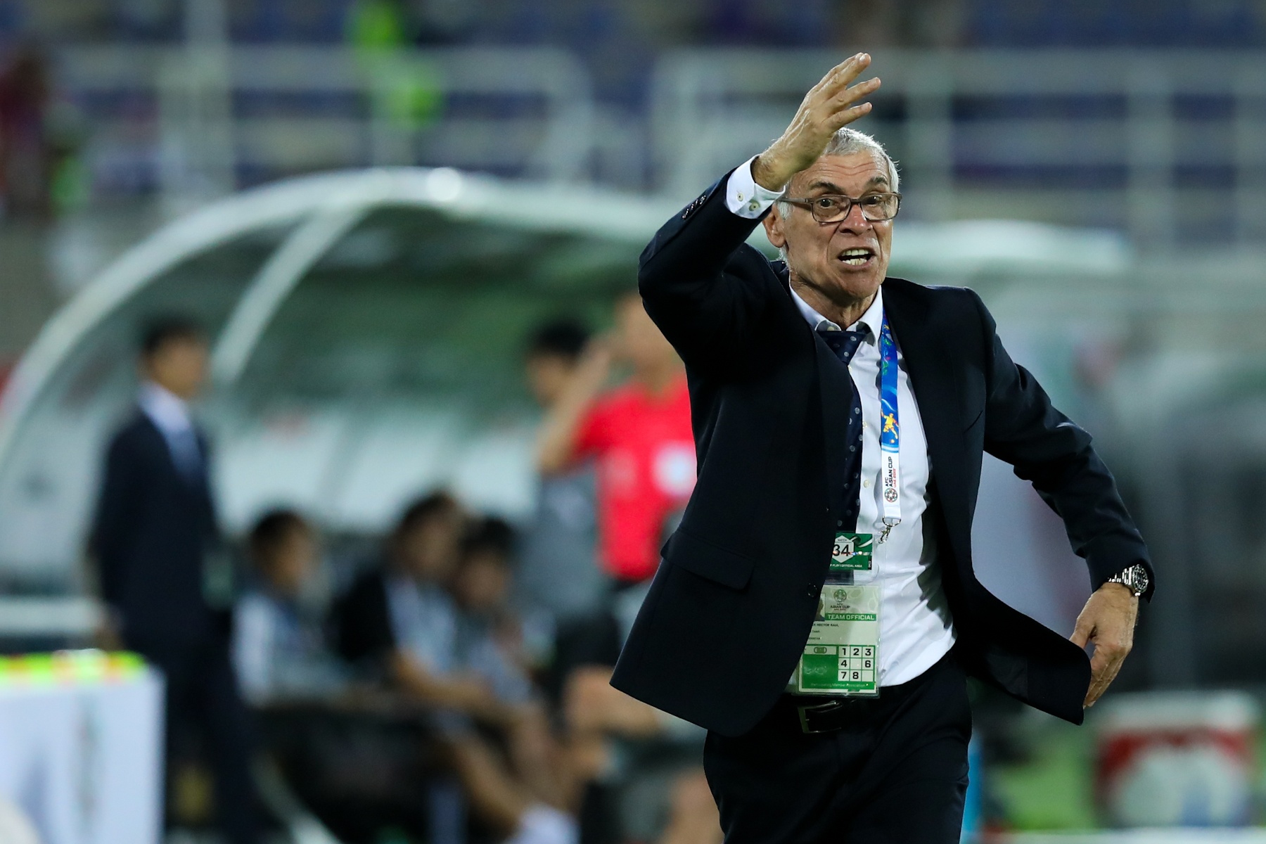 Hector Cuper noi gian vi Nhat Ban choi xau anh 8