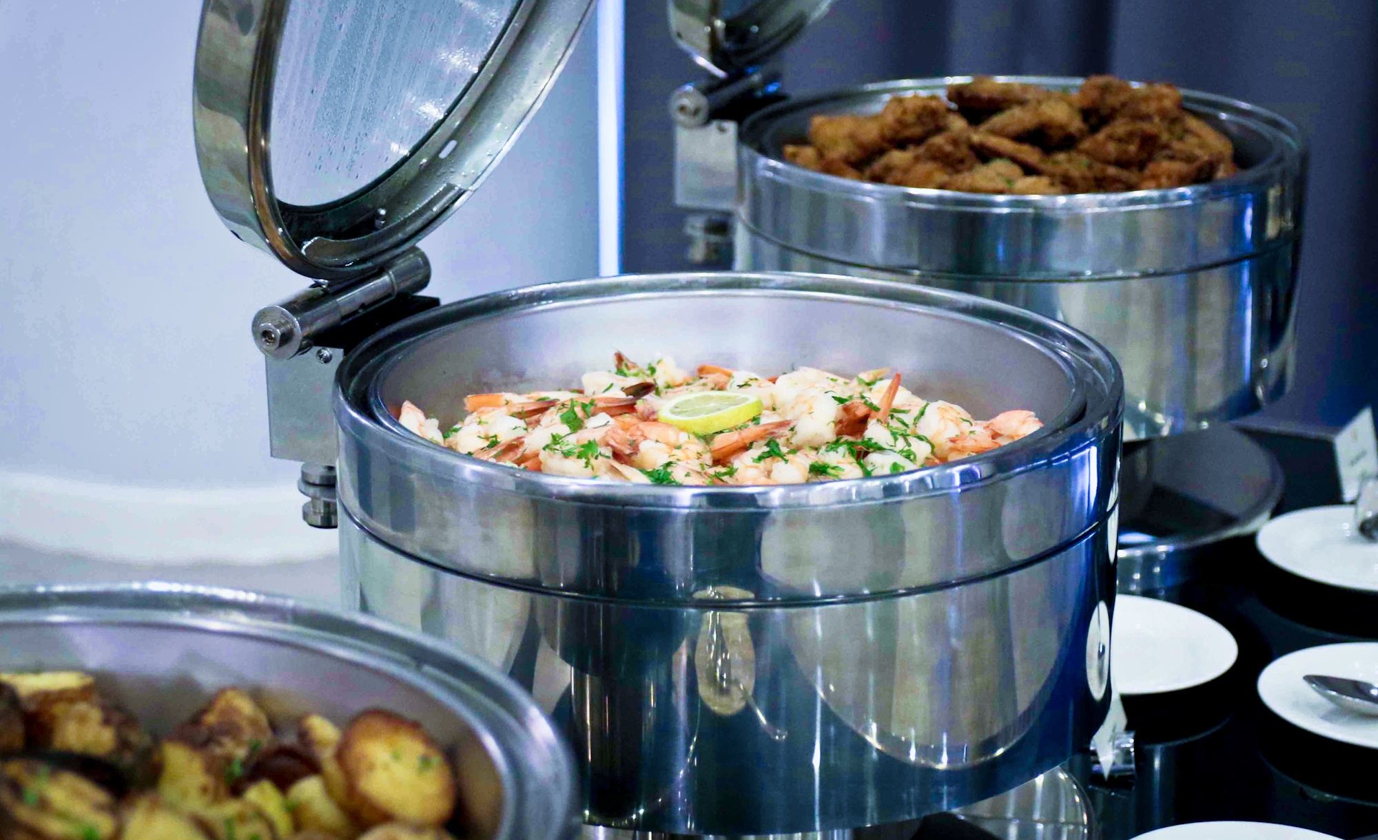 Tuyen Viet Nam da toi Dubai,  thuong thuc buffet anh 6