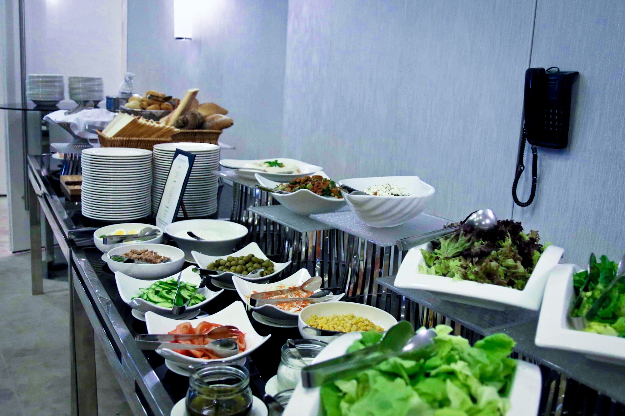 Tuyen Viet Nam da toi Dubai,  thuong thuc buffet anh 7