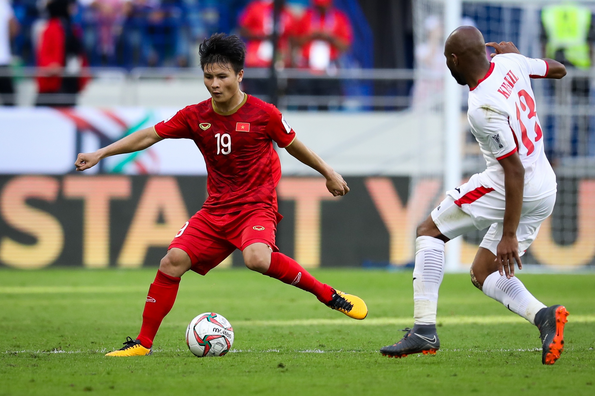 Quang Hai khong dam nhin Tien Dung da phat den anh 4