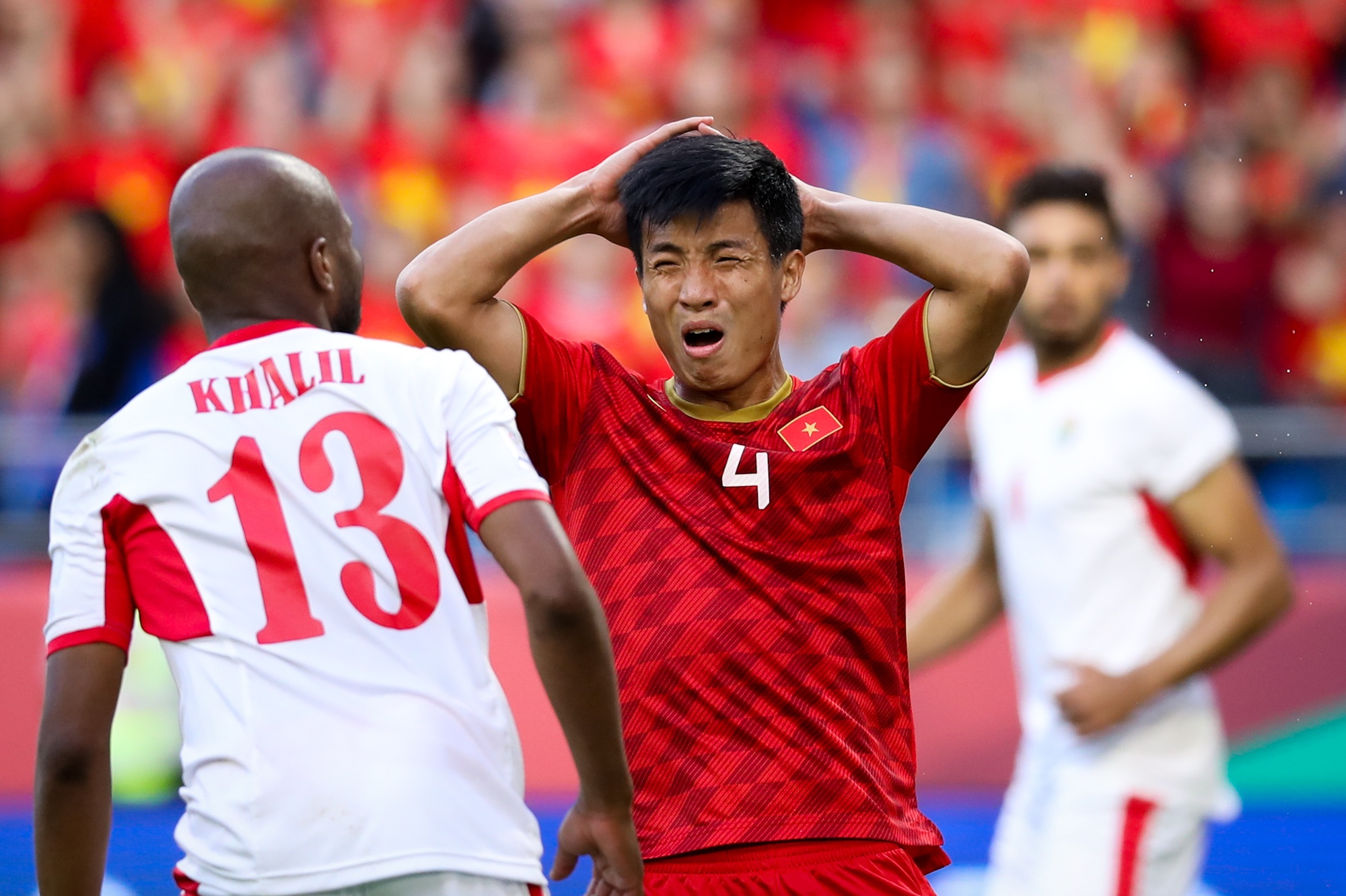 Viet Nam day ban linh,  Jordan yeu duoi anh 7