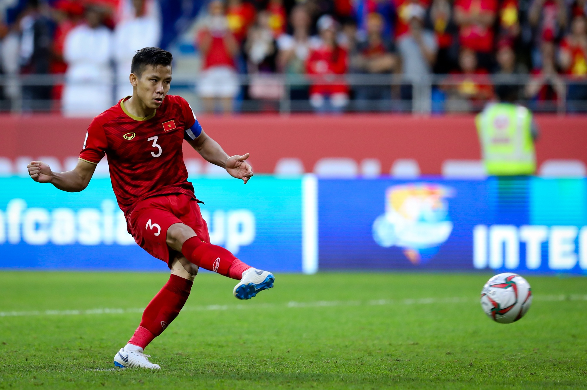 Viet Nam day ban linh,  Jordan yeu duoi anh 9