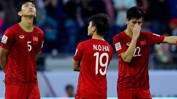 Quang Hai quay mat, khong dam nhin Bui Tien Dung ket lieu Jordan hinh anh