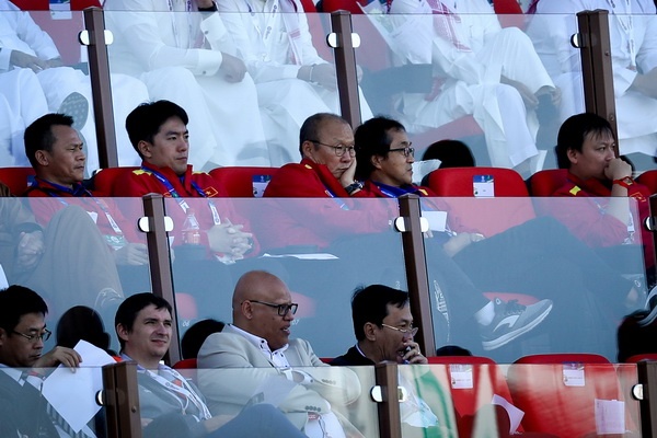 HLV Park cung tro ly truc tiep xem Nhat Ban gianh ve tu ket Asian Cup hinh anh