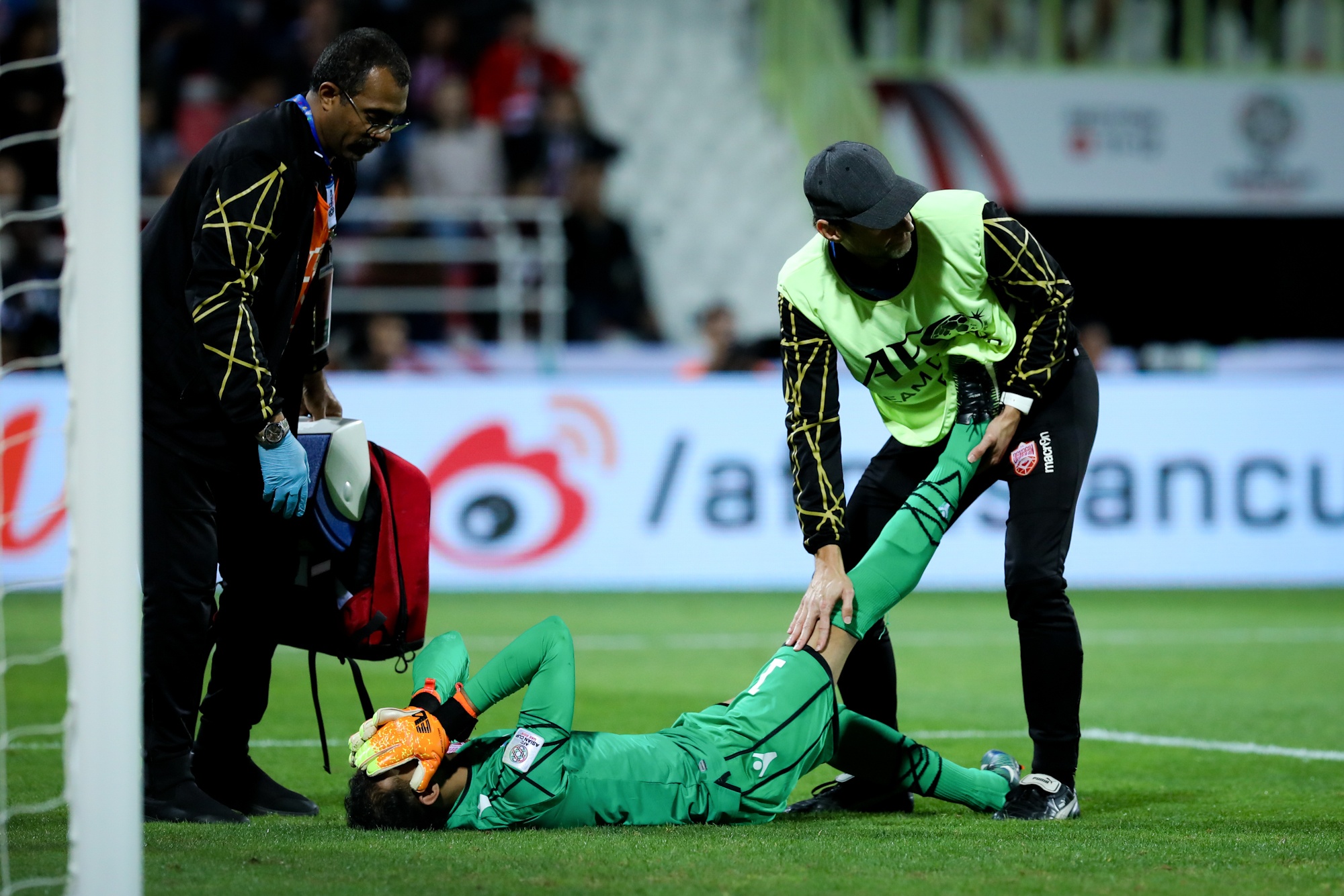 Son Heung-min chay mau,  rach tai anh 11