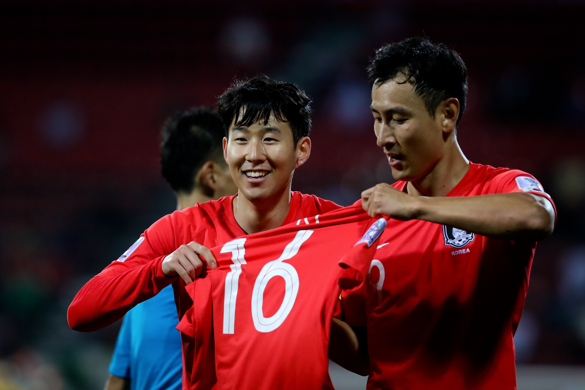 Son Heung-min chay mau,  rach tai anh 13