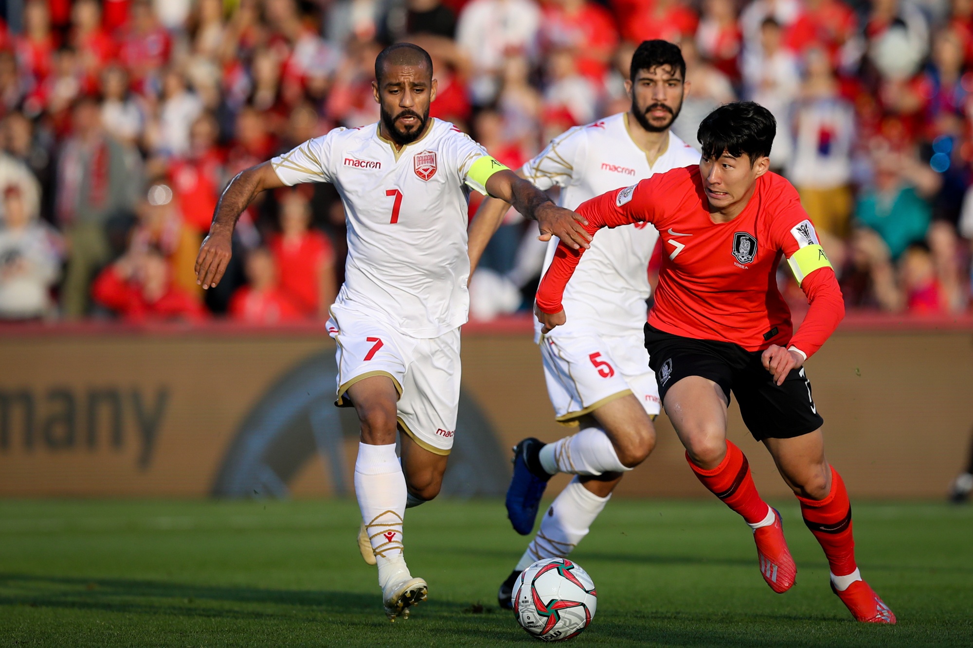 Son Heung-min chay mau,  rach tai anh 2