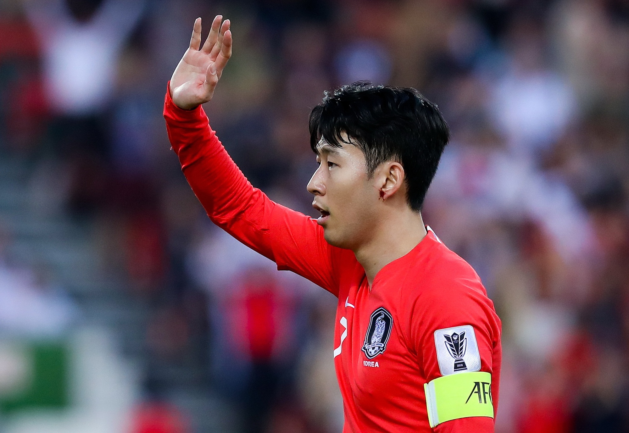 Son Heung-min chay mau,  rach tai anh 6