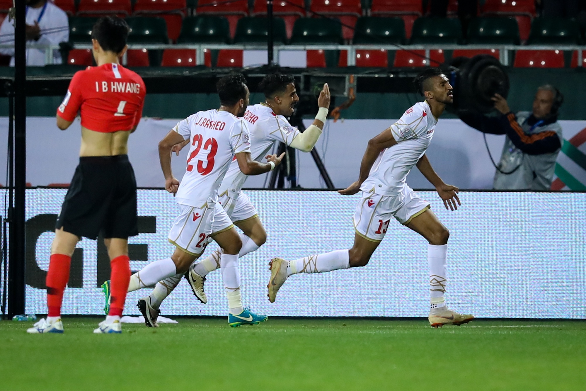 Son Heung-min chay mau,  rach tai anh 8