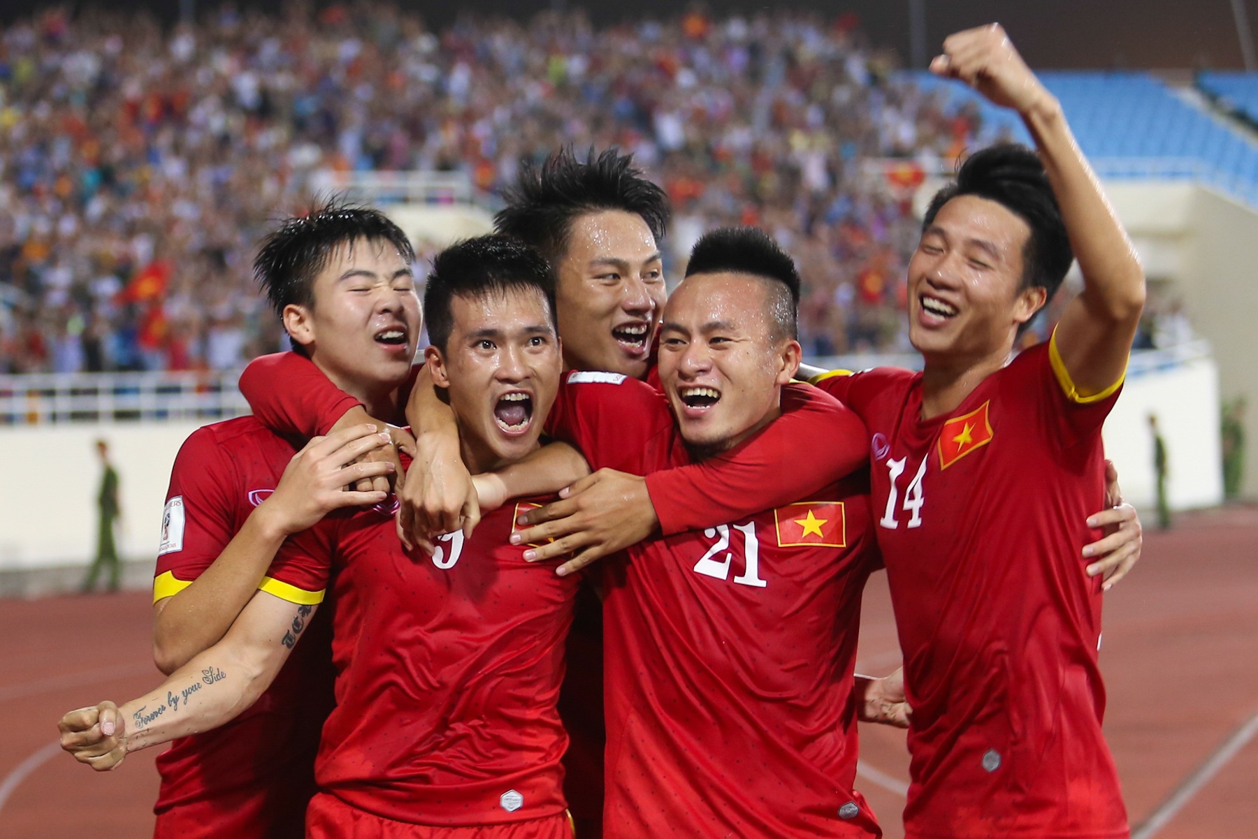 Một năm kỳ diệu của bóng đá Việt Nam ảnh 2 Mot nam ky dieu cua bong da Viet Nam anh 2