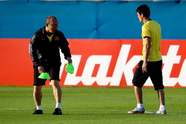 Thay Park tu tay xep do tap cho tuyen Viet Nam truoc tran gap Nhat Ban hinh anh