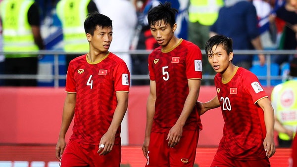 Viet Nam gap Nhat Ban va qua bong ky vong dang duoc bom qua cang hinh anh