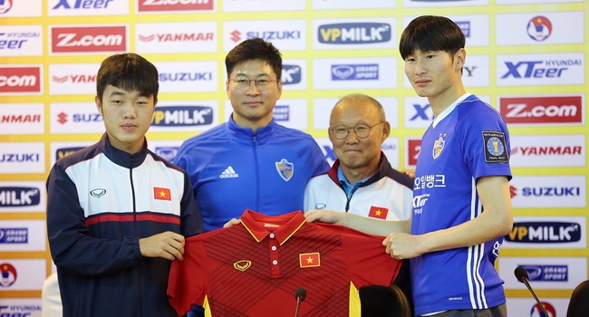 HLV Park Hang-seo du khan tran dau U22 Viet Nam anh 1