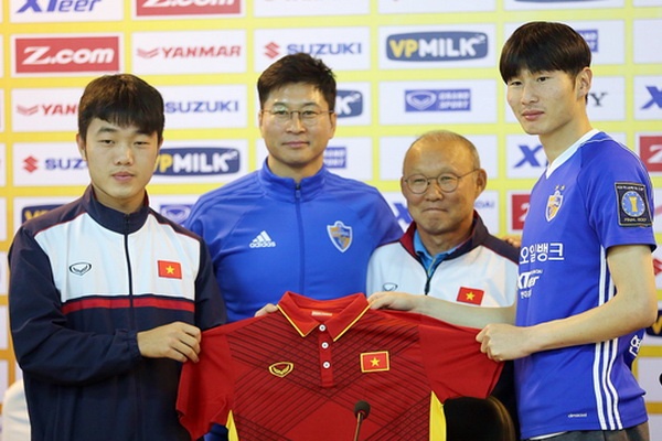 HLV Park Hang-seo se du khan tran cua U22 o Hang Day hinh anh