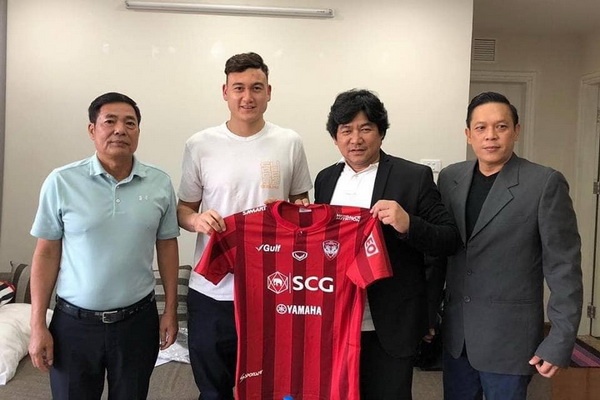 Dang Van Lam ra mat Muangthong United vao sang mung 2 Tet hinh anh