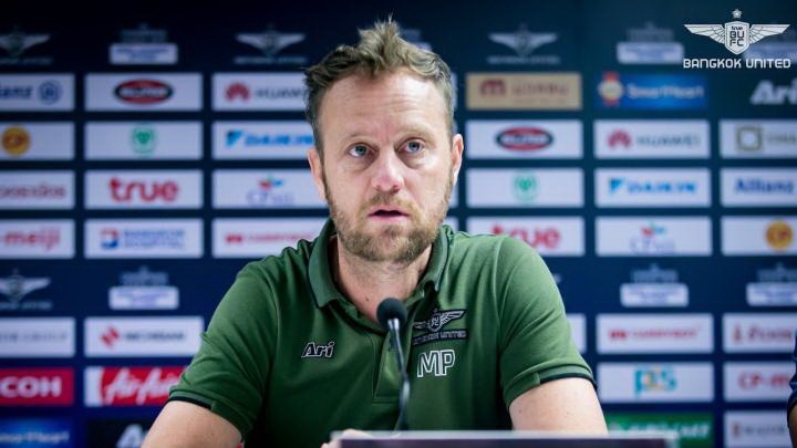 Bangkok: Sao trọng tài cho Hà Nội phạt đền? ảnh 1 Bangkok: Sao trong tai cho Ha Noi phat den? anh 1