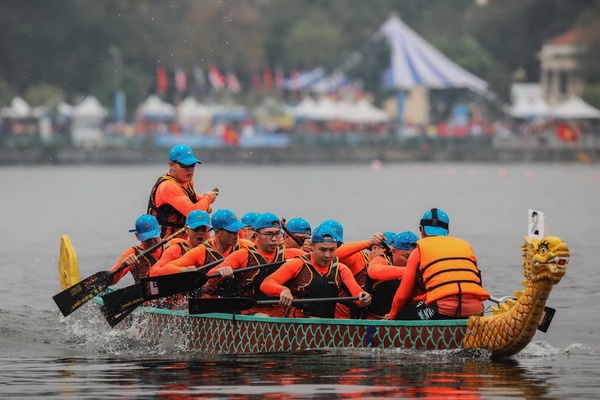 Khai mac le hoi boi chai thuyen rong Ha Noi mo rong tai Ho Tay hinh anh