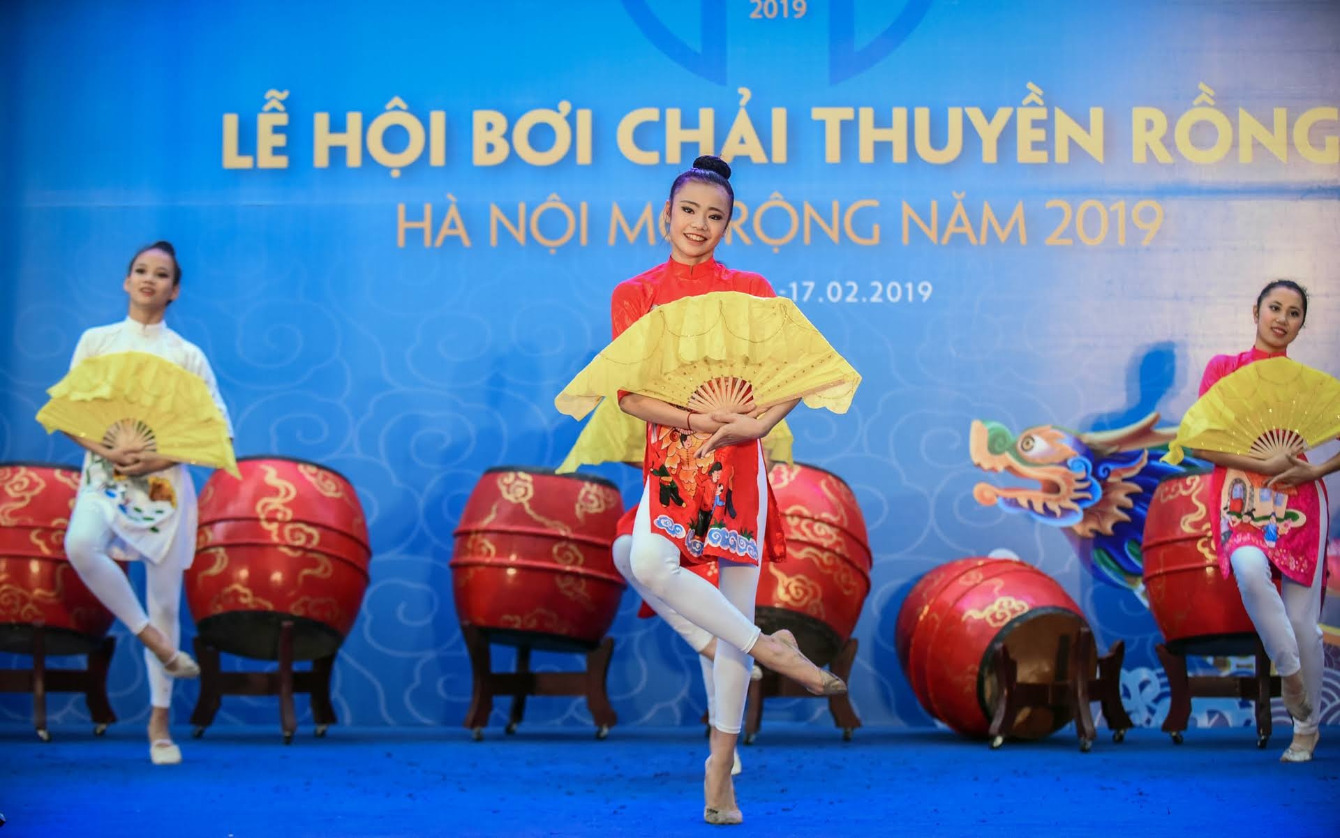 Lễ hội bơi chải thuyền rồng Hà Nội ảnh 1 Le hoi boi chai thuyen rong Ha Noi anh 1