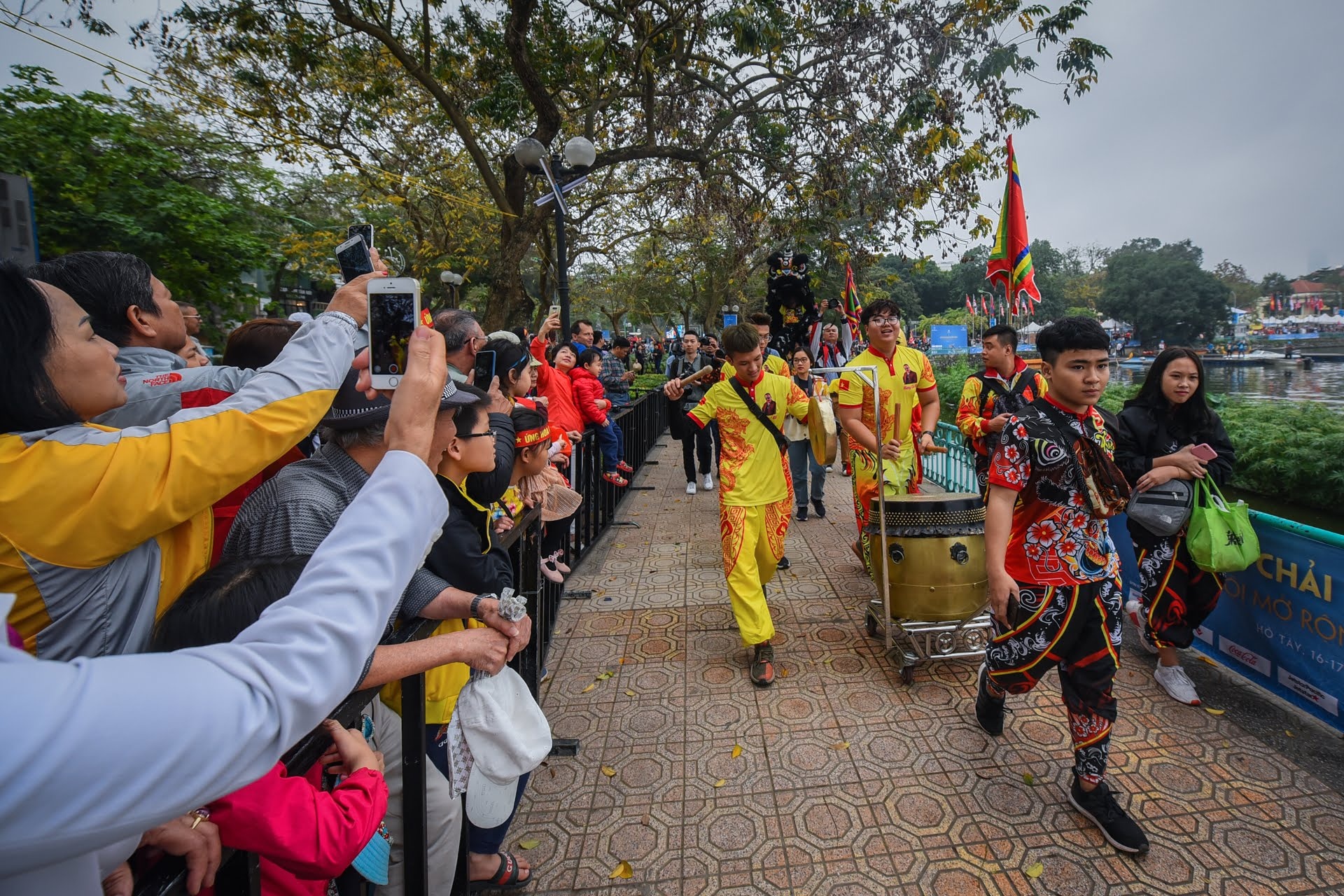 Lễ hội bơi chải thuyền rồng Hà Nội ảnh 5 Le hoi boi chai thuyen rong Ha Noi anh 5