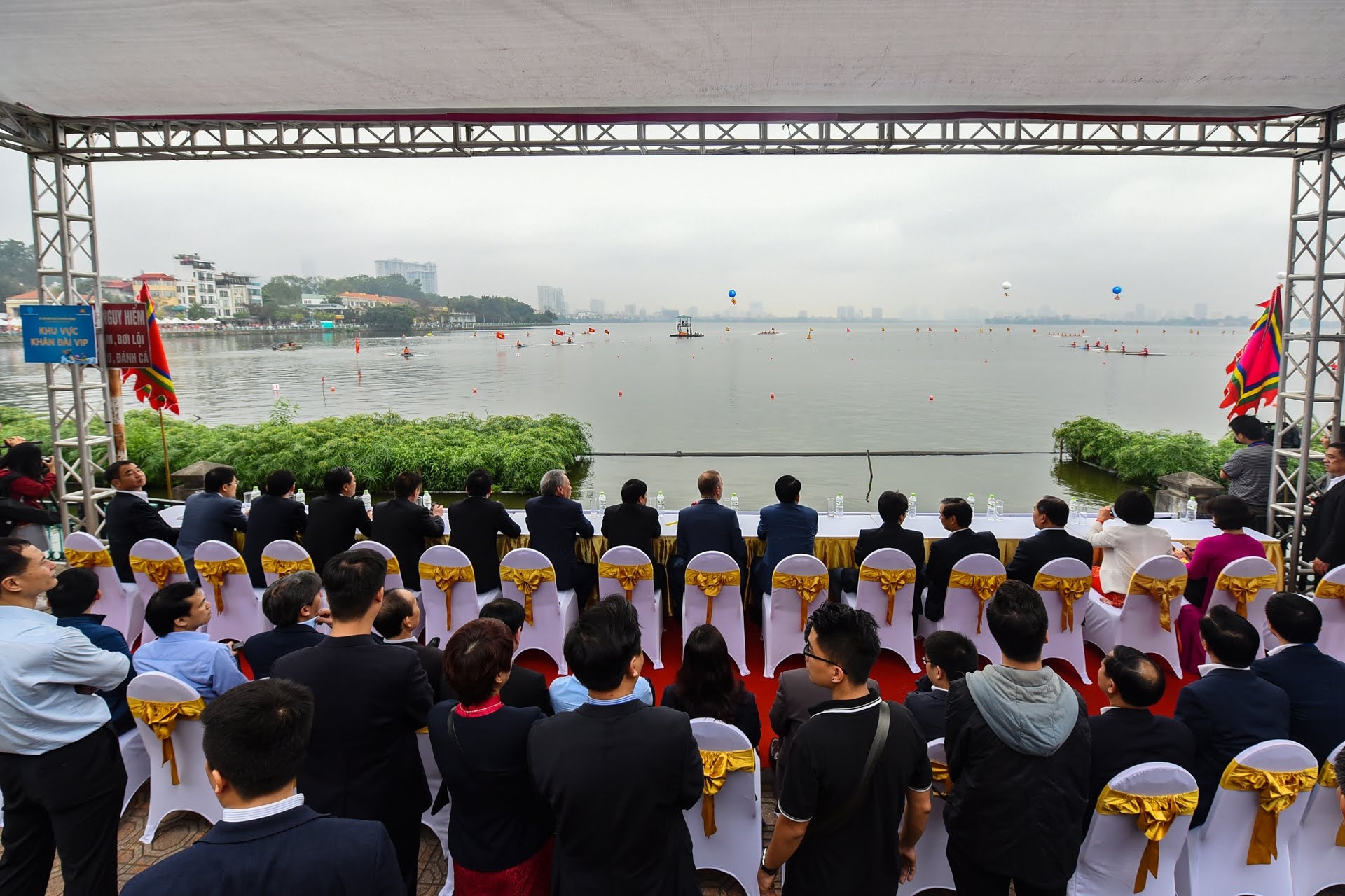 Lễ hội bơi chải thuyền rồng Hà Nội ảnh 6 Le hoi boi chai thuyen rong Ha Noi anh 6