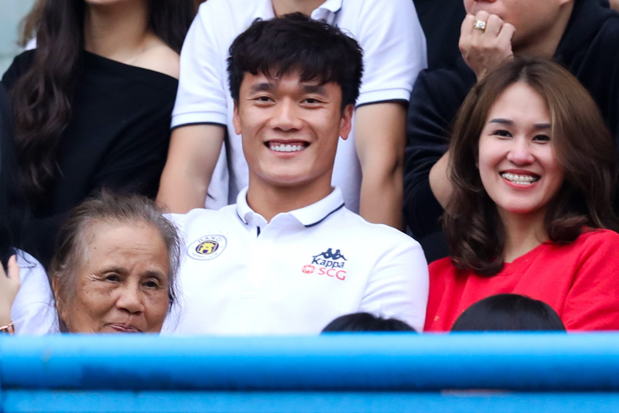 Bùi Tiến Dũng dính chấn thương vì đồng độiBùi Tiến ảnh 1 Bui Tien Dung dinh chan thuong vi dong doiBui Tien anh 1