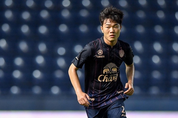 Xuan Truong mac sai lam nhu the nao trong tran ra mat Buriram? hinh anh