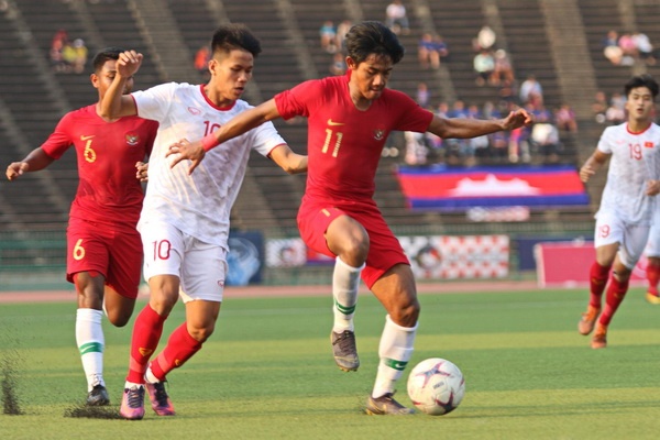 HLV U22 Viet Nam chi trich trong tai thien vi Indonesia sau that bai hinh anh