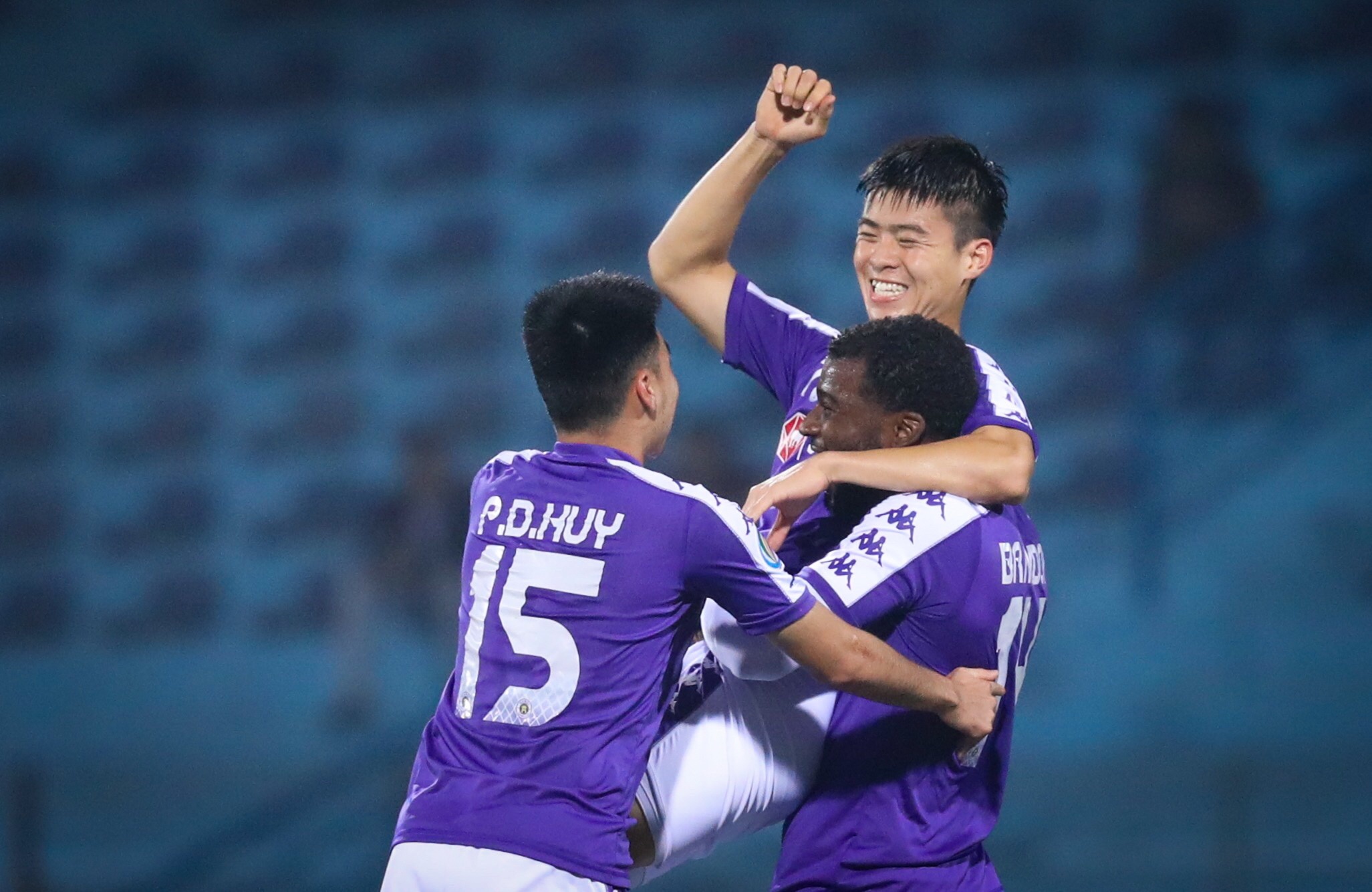 CLB Ha Noi thang cang dam,  cang phai tan cong anh 2