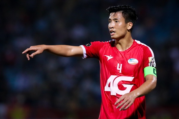 Bui Tien Dung ruc sang, hau due The Cong thang tran dau tai V.League hinh anh